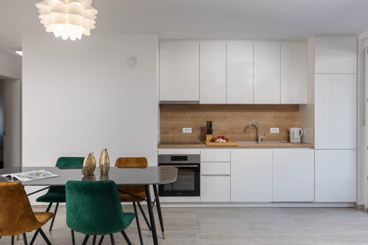 Apartments Cesare Nin Buitenkant foto