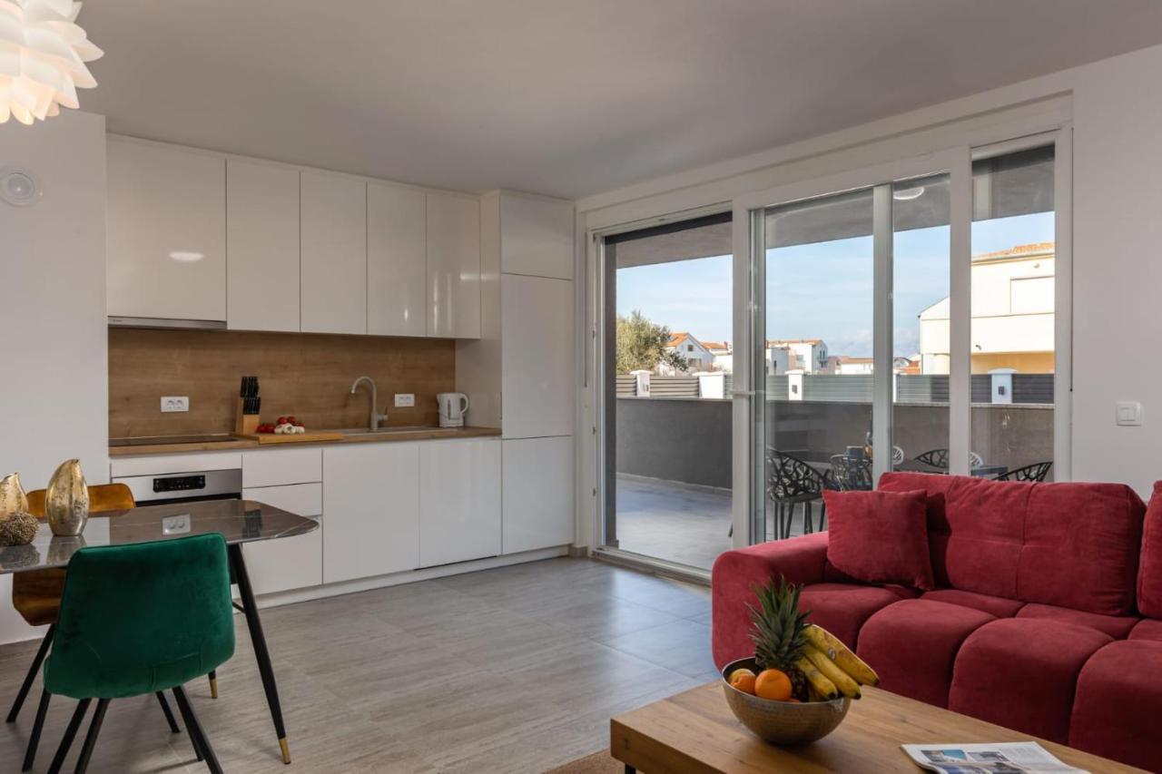 Apartments Cesare Nin Buitenkant foto