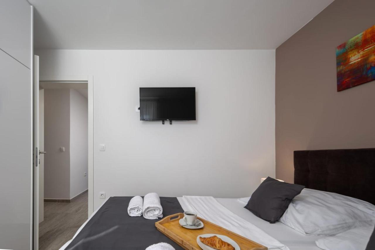 Apartments Cesare Nin Buitenkant foto