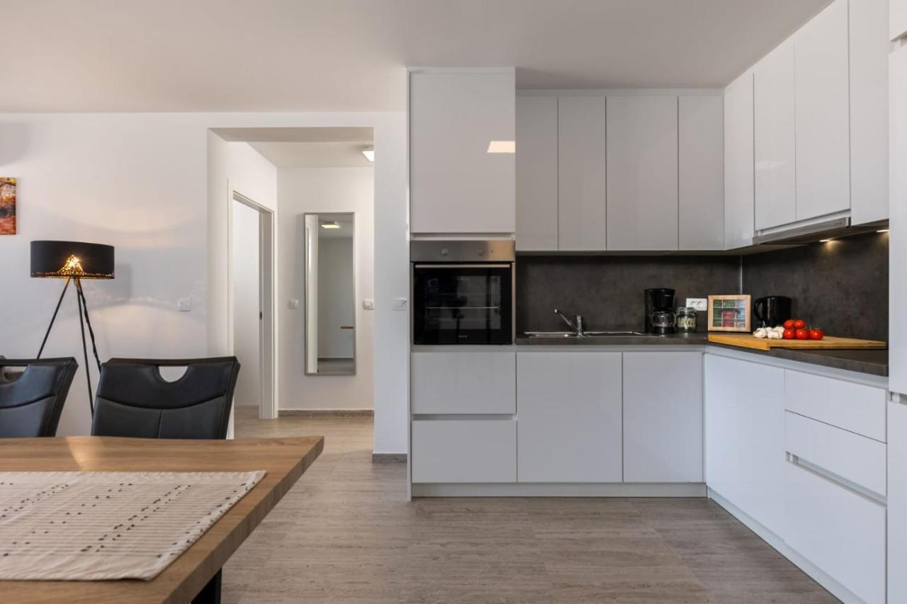 Apartments Cesare Nin Buitenkant foto