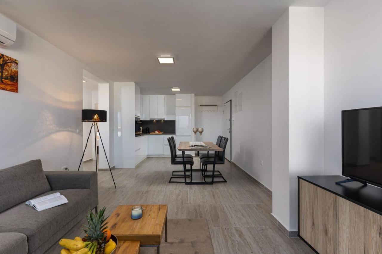 Apartments Cesare Nin Buitenkant foto