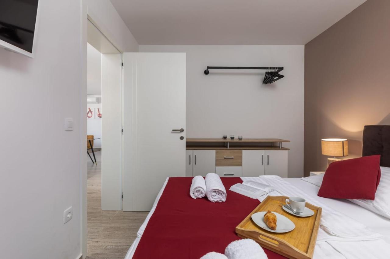 Apartments Cesare Nin Buitenkant foto