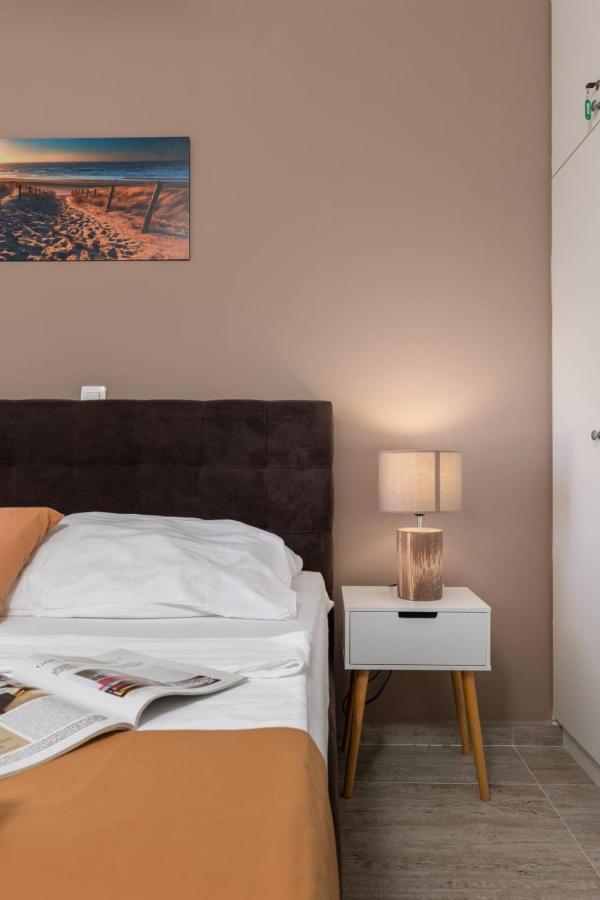 Apartments Cesare Nin Buitenkant foto