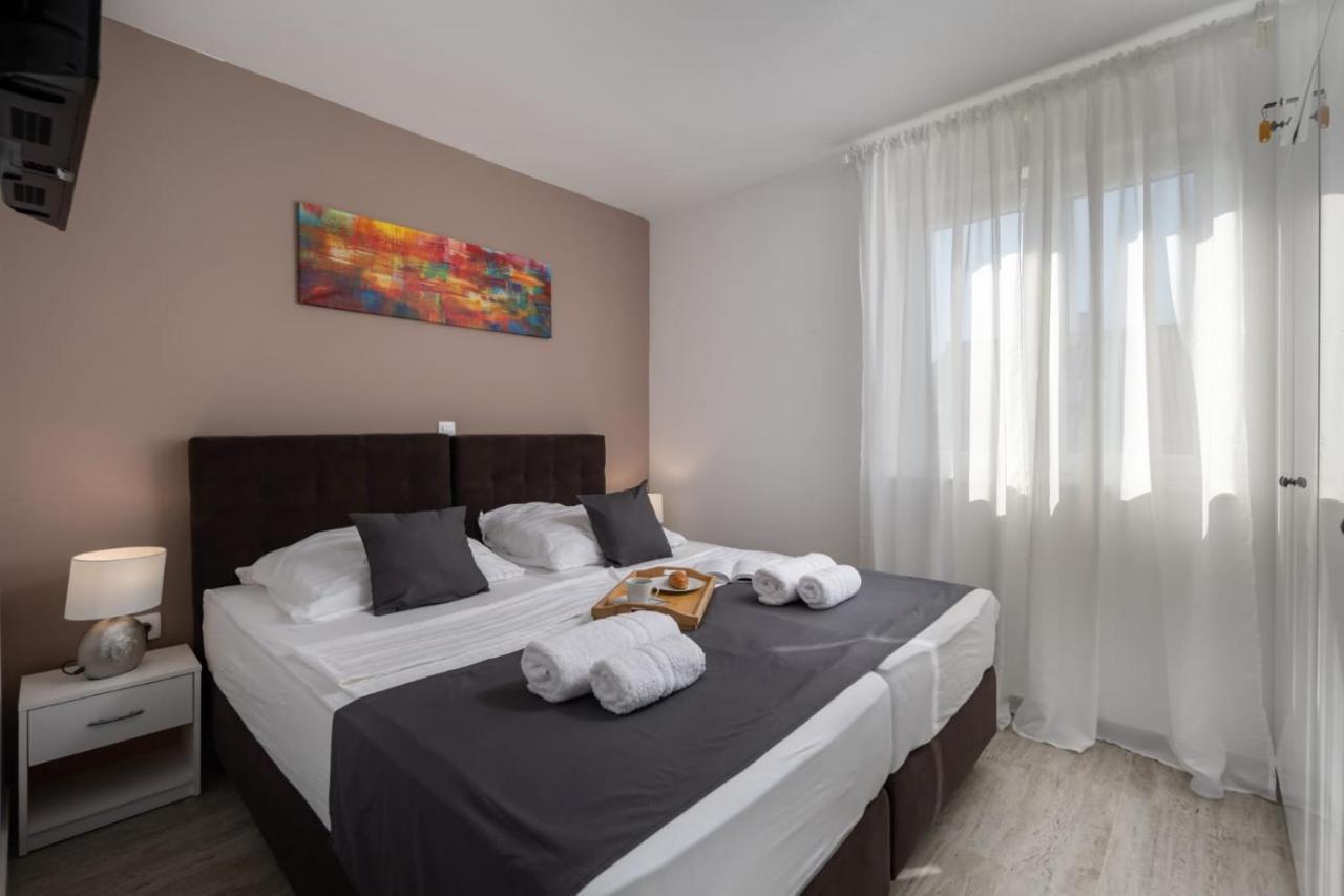 Apartments Cesare Nin Buitenkant foto
