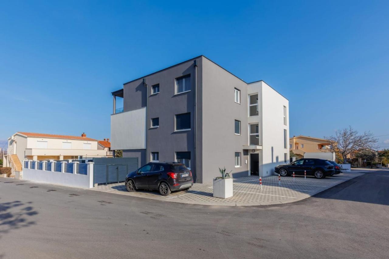 Apartments Cesare Nin Buitenkant foto