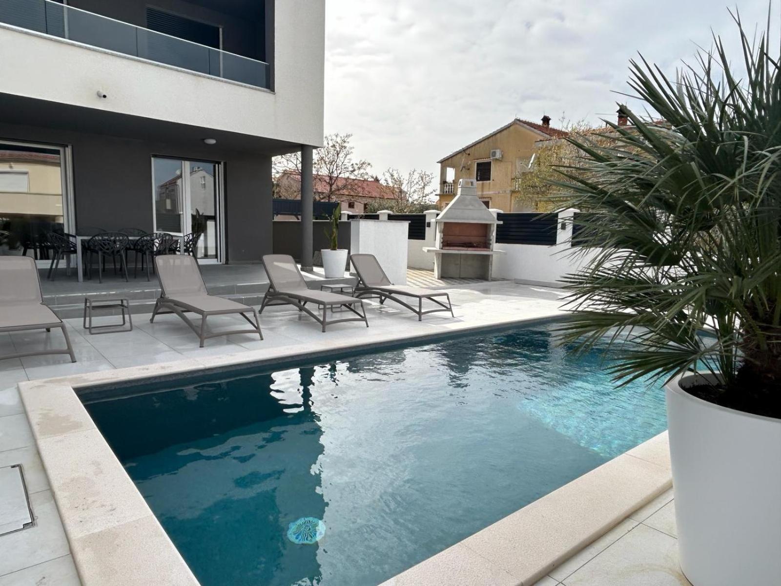 Apartments Cesare Nin Buitenkant foto