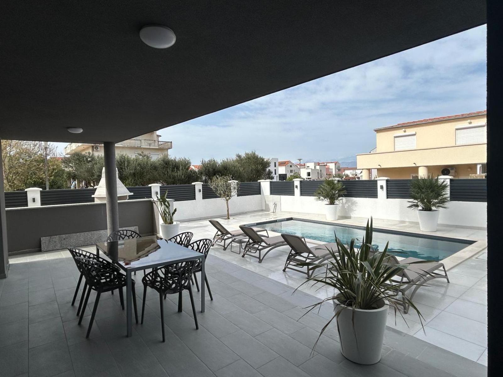 Apartments Cesare Nin Buitenkant foto