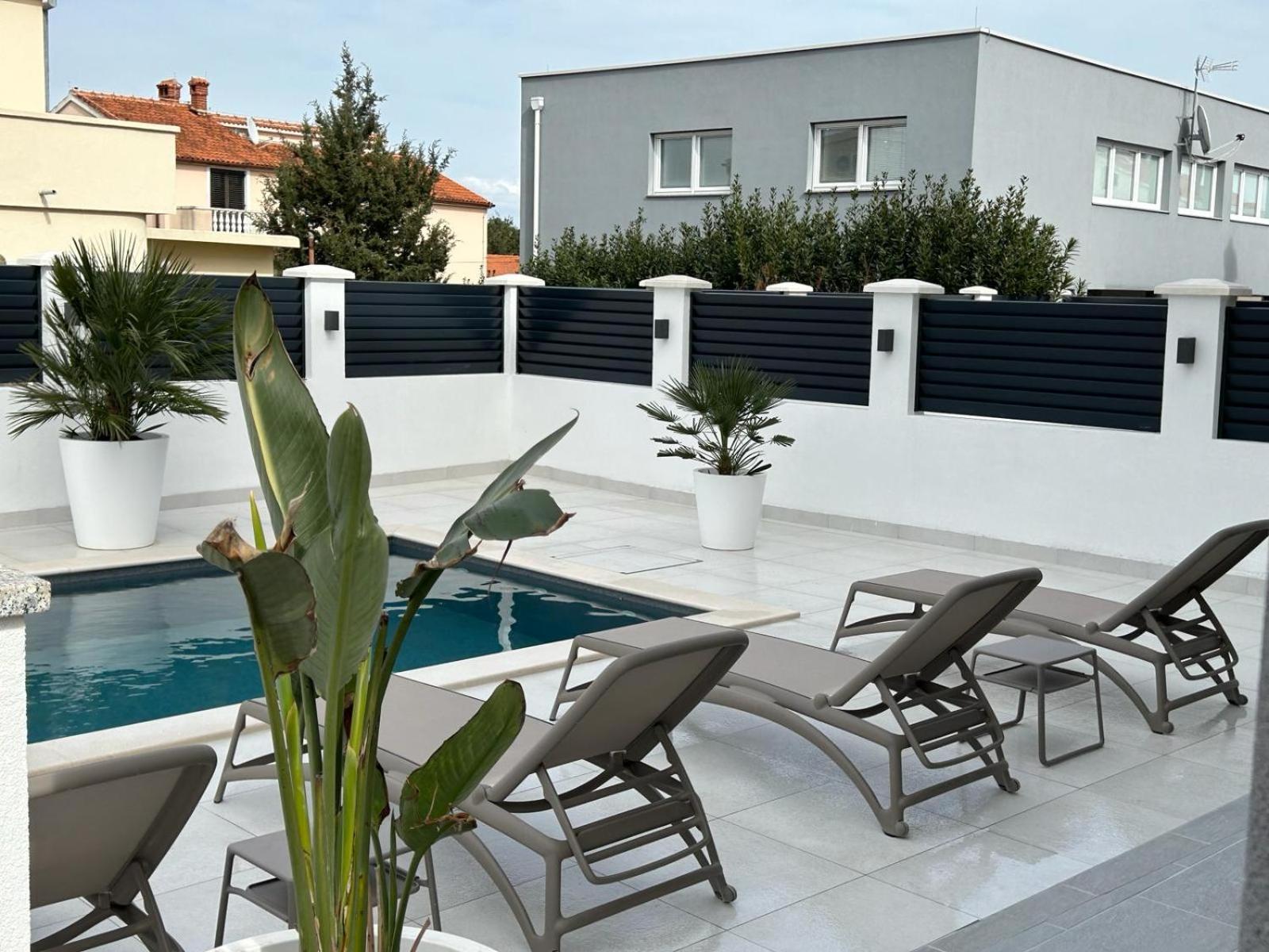 Apartments Cesare Nin Buitenkant foto