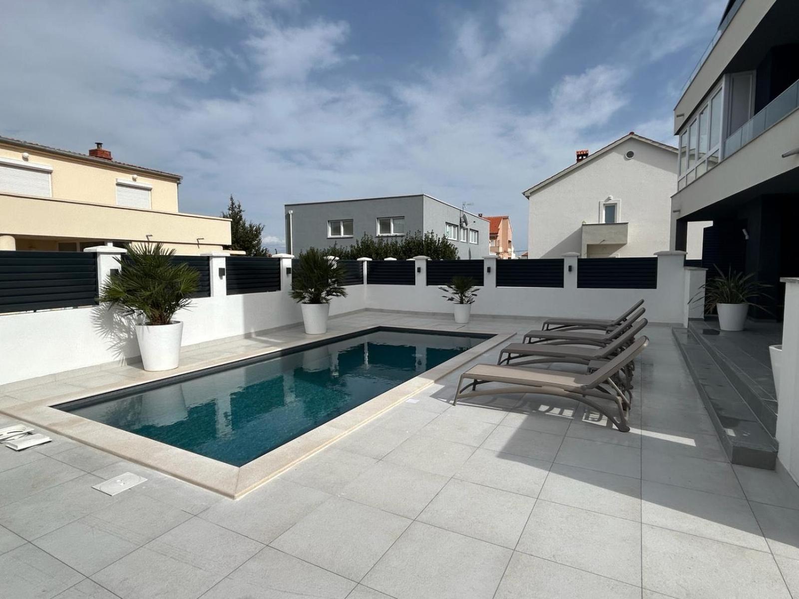 Apartments Cesare Nin Buitenkant foto