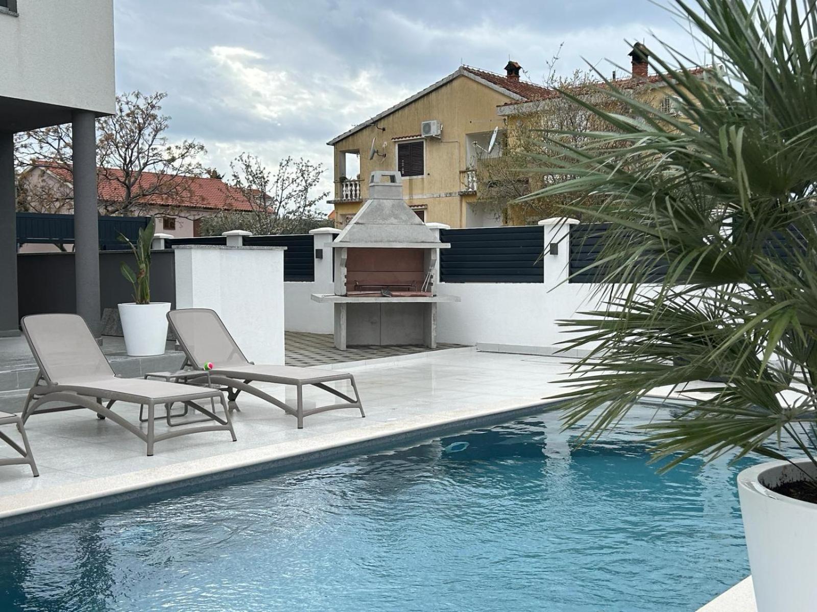 Apartments Cesare Nin Buitenkant foto
